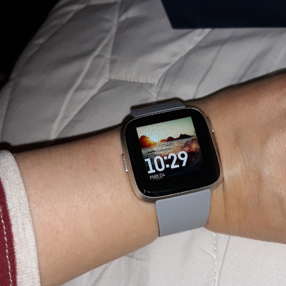 ☆☆LIKE NEW FITBIT VERSA WATCH☆☆